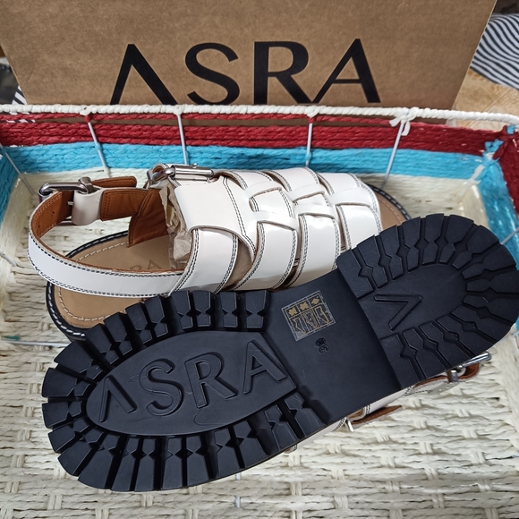 CHUNKY SOLE SANDAL - Picture 7 of 11